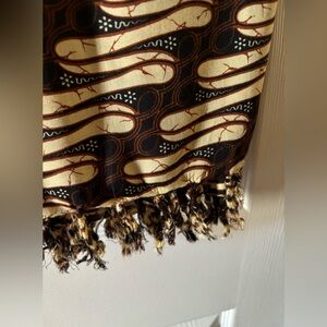 Sarong wrap in browns & fringed edge approx 64 X 64